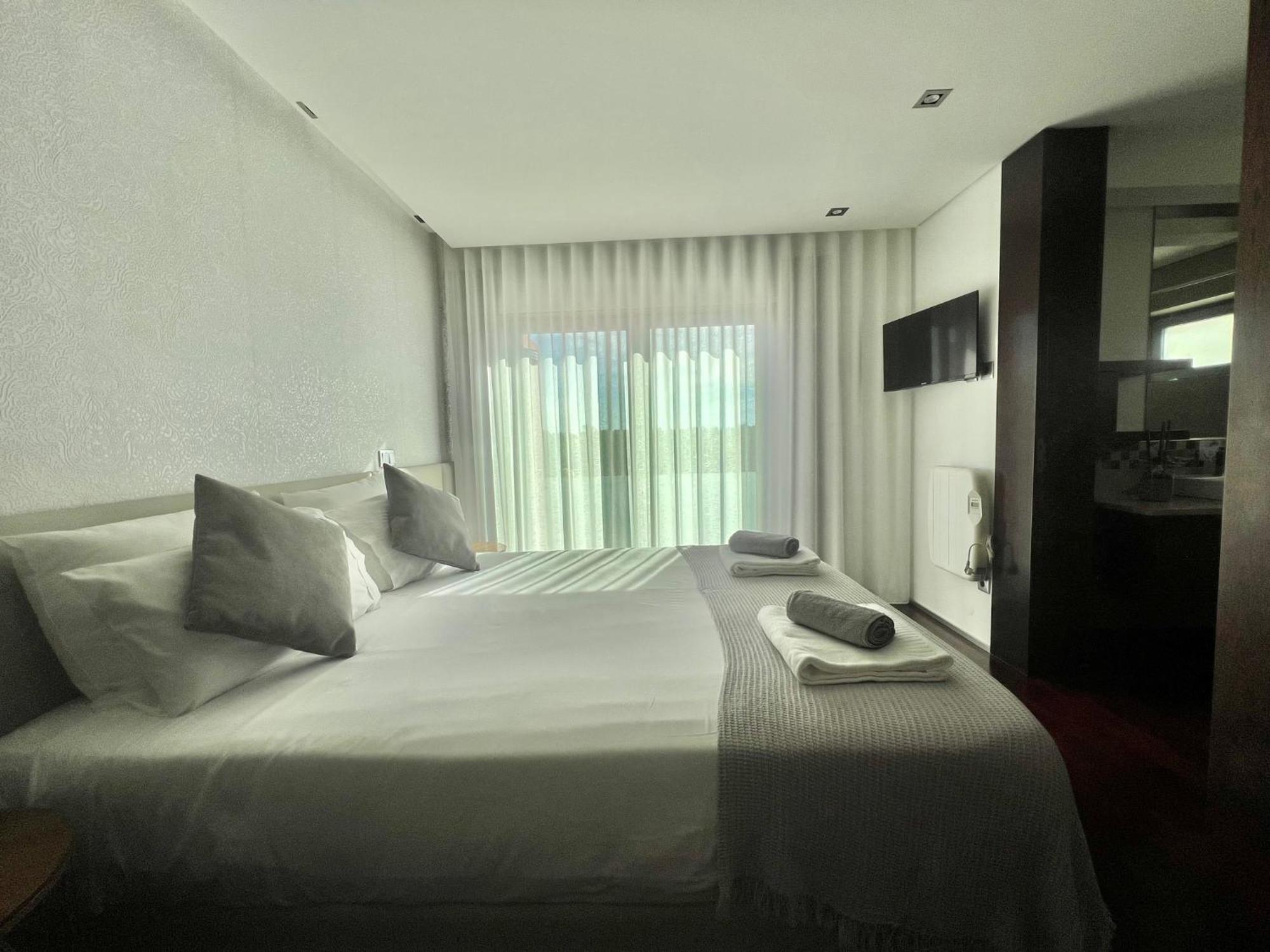 O Cantinho Entre A Ria E O Mar - With Hot Water Pool All Year Round Torreira Exterior photo